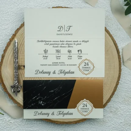 Invitație de nuntă cu bandă negru și auriu marmorat – design modern luxury
