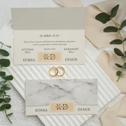 Invitație de nuntă cu bandă marmorat alb și accente aurii – design modern elegant