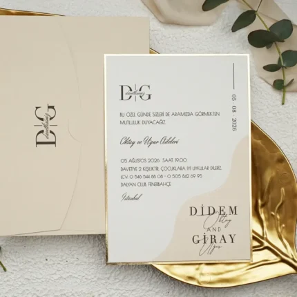 Invitație de nuntă elegantă crem cu design modern și monogramă minimalistă – model premium