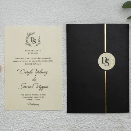 Invitație de nuntă negru cu auriu și sigiliu central – design elegant premium