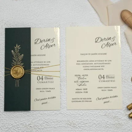 Invitație de nuntă elegantă verde închis cu accente aurii și sigiliu – model luxury premium