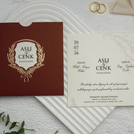 Invitație de nuntă elegantă burgundy cu accente aurii – model luxury clasic premium